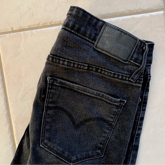 Levi’s 721 High Rise Skinny Jean - Picture 6 of 6